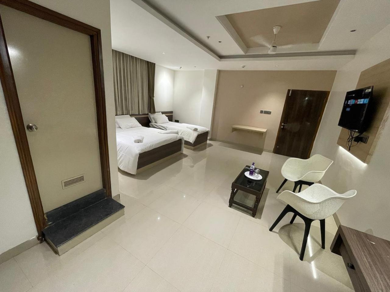 Model Grand Inn Bellary Extérieur photo